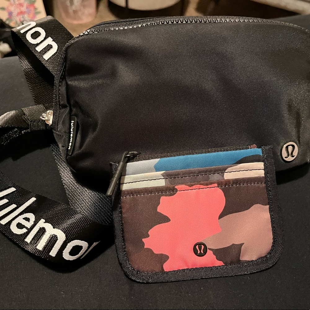 Lululemon logo belt bag + card holder